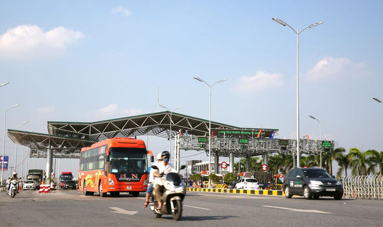 Năm 2020 và năm 2021, số thu phí dịch vụ sử dụng đường bộ giảm mạnh do ảnh hưởng bởi dịch bệnh Covid-19, đặc biệt trong thời gian giãn cách xã hội. Ảnh: Lê Tiên