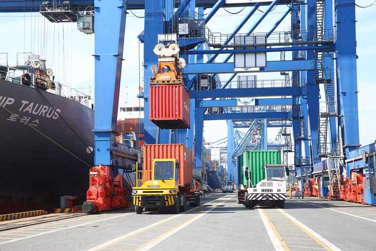 Xuất khẩu hàng hóa trong 2 tháng đầu năm 2021 đạt 50,046 tỷ USD, tăng 27,1% so với cùng kỳ năm 2020. Ảnh: Lê Tiên