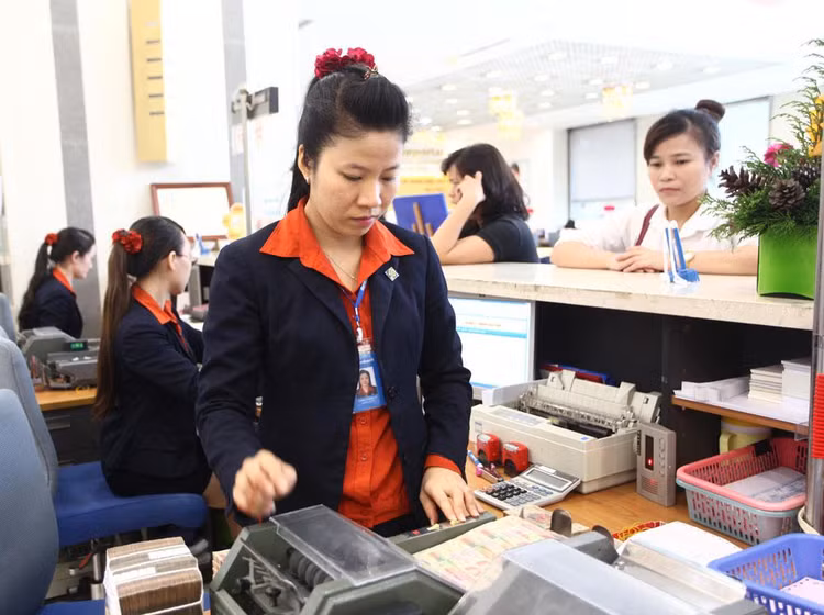 Doanh nghiệp rất mong được hỗ trợ thực chất từ chủ trương giảm lãi suất cho vay. Ảnh: Song Lê