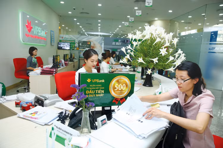 Nhiều ngân hàng đặt mục tiêu kiểm soát nợ xấu dưới 3% trong năm 2024. Ảnh: Lê Tiên