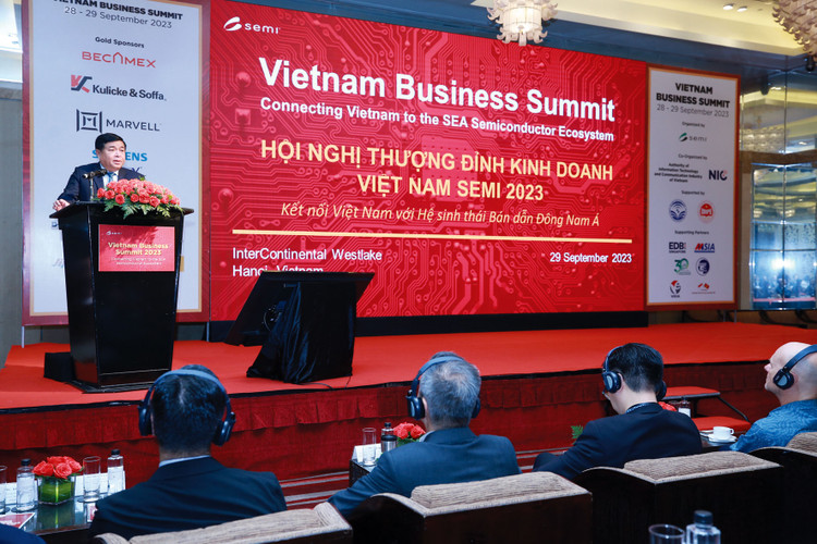 Bộ trưởng Bộ Kế hoạch và Đầu tư Nguyễn Chí Dũng khẳng định Việt Nam sẽ xây dựng một môi trường kinh doanh thuận lợi với những chính sách đầu tư hợp lý để phát triển công nghệ bán dẫn. Ảnh: Lê Tiên