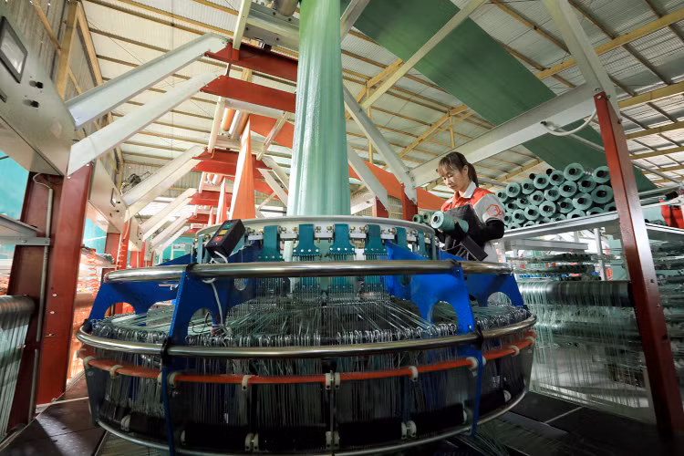 Doanh nghiệp nhỏ và vừa vẫn gặp rất nhiều khó khăn, trong đó, khó nhất là khả năng bán hàng suy yếu do nhu cầu giảm. Ảnh: Lê Tiên