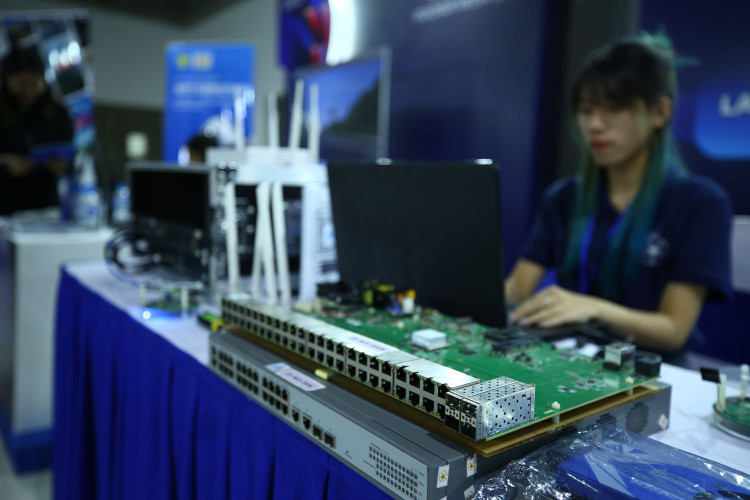 Nhiều nhà thầu phản ánh, hồ sơ mời thầu Gói thầu MSHH03 Cung cấp và lắp đặt thiết bị phần cứng, phần mềm cho trung tâm dữ liệu đưa ra một số tiêu chí kỹ thuật quá chi tiết, chỉ có 1 nhà sản xuất đáp ứng. Ảnh minh họa: Nhã Chi