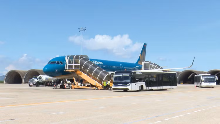 Cảng hàng không Chu Lai được đầu tư nâng cấp để đáp ứng công suất khoảng 10 triệu lượt hành khách và khoảng 1,5 triệu tấn hàng hóa mỗi năm. Ảnh: Hà Minh