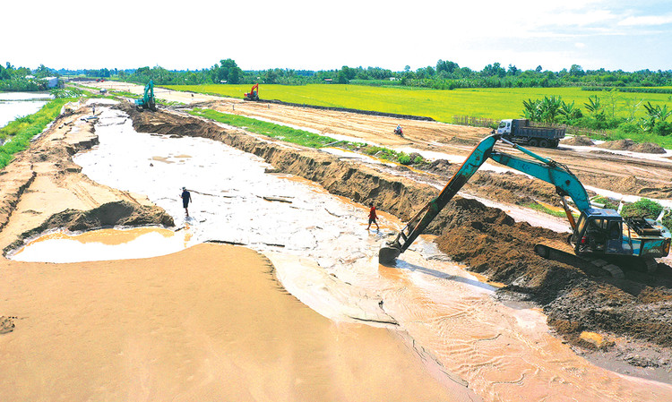 Đến hết tháng 2/2025, các dự án cao tốc Bắc - Nam giải ngân 1.755 tỷ đồng, đạt 5% kế hoạch năm. Ảnh: Lê Tiên