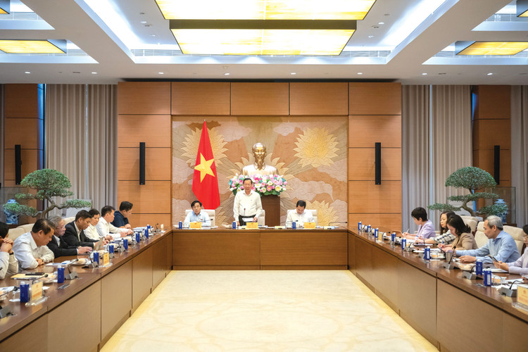 Phiên họp mở rộng thẩm tra Dự án Luật Phá sản (sửa đổi) của Thường trực Ủy ban Kinh tế và Tài chính của Quốc hội. Ảnh: Phạm Thắng