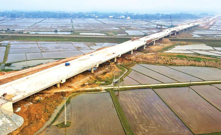 Hiệp hội Nhà thầu xây dựng Việt Nam dự kiến tiếp tục kiến nghị điều chỉnh những định mức không còn phù hợp liên quan đến khối lượng thi công chính của nhà thầu xây dựng. Ảnh: Hà Tình