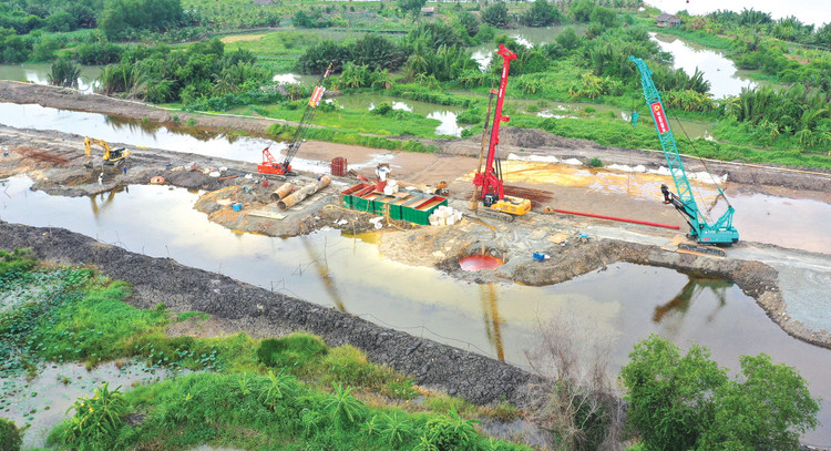 Nhiều dự án, gói thầu đang chậm tiến độ do thiếu vật liệu xây dựng. Ảnh minh họa: Tiên Giang