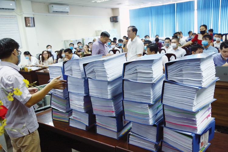 Một số bên mời thầu chưa mạnh dạn triển khai đấu thầu qua mạng các gói thầu quy mô lớn. Ảnh: Lê Tiên