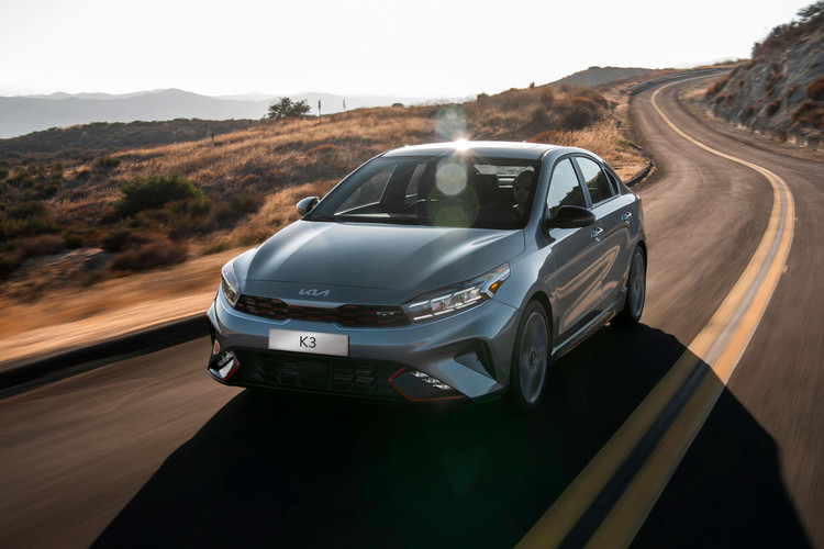 Kia K3 Turbo GT gây ấn tượng bằng vẻ ngoài lịch lãm cùng kiểu dáng thể thao, phù hợp với nhóm khách hàng trẻ, hiện đại