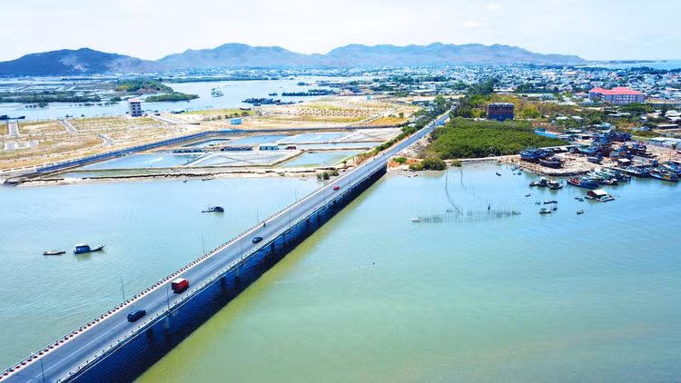 Lần đầu tiên trong quan điểm về cơ cấu lại nền kinh tế trình bày một cách rất rõ ràng về nội dung cơ cấu lại không gian kinh tế. Ảnh: Lê Tiên