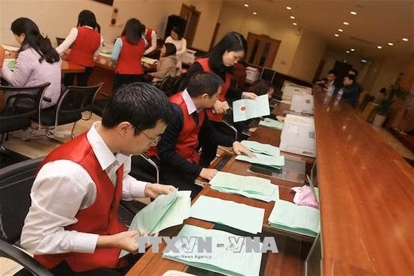 Sự nóng lên của thị trường trái phiếu có thể dẫn đến tình trạng cạnh tranh lãi suất. Ảnh minh hoạ: TTXVN