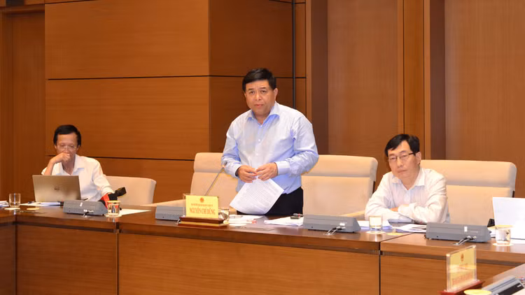 Bộ trưởng Bộ Kế hoạch và Đầu tư Nguyễn Chí Dũng đưa ra các
kiến nghị với Quốc hội nhằm phát huy lợi ích của các hiệp định thương mại tự do.
Ảnh: Thanh Tâm