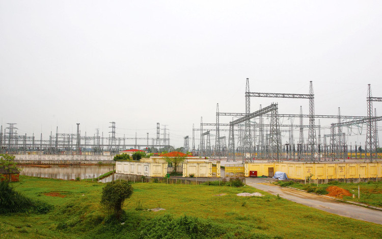 Công ty CP Đầu tư Xây lắp điện Hải Phòng đang thi công Gói thầu số 7 thuộc Dự án Trạm biến áp 500kV Vân Phong và đấu nối. Ảnh minh họa: Nhã Chi