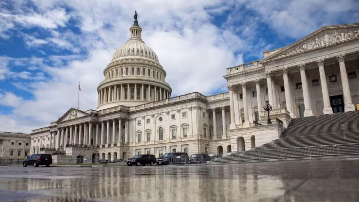 Mỹ thâm hụt ngân sách kỷ lục trên 3 nghìn tỷ USD