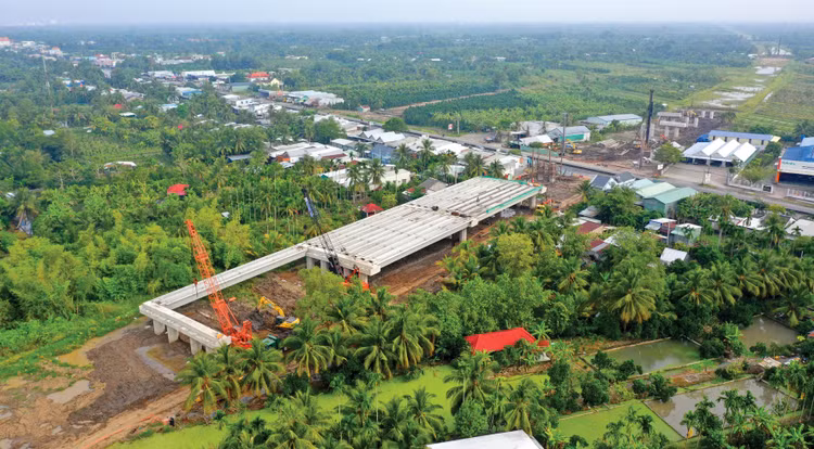 Kế hoạch vốn đầu tư công năm 2024 được Thủ tướng Chính phủ giao với tổng số tiền là 677.349 tỷ đồng, sẽ tiếp tục tạo nên những công trình, dẫn dắt sự phát triển kinh tế. Ảnh: Lê Tiên