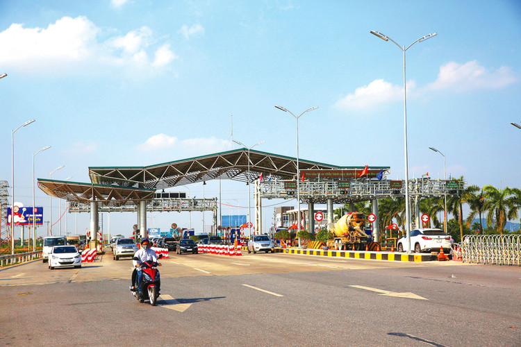 Việc mở rộng áp dụng những loại hợp đồng khác là cần thiết để huy động thêm nguồn lực tư nhân vào phát triển hạ tầng giao thông trong bối cảnh các dự án BOT bị chững lại. Ảnh: Lê Tiên