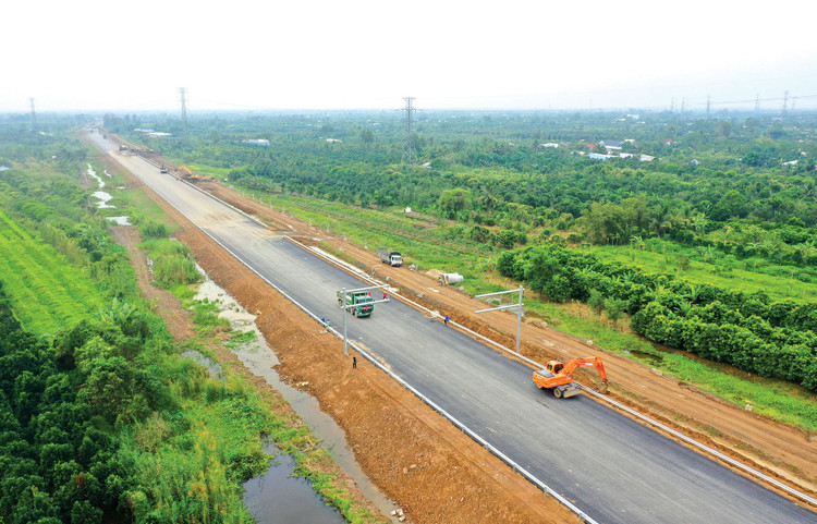 Đến cuối tháng 3/2024, Bộ Giao thông vận tải đã giải ngân được khoảng 10.700 tỷ đồng vốn đầu tư công, đạt 19,2% kế hoạch. Ảnh: Lê Tiên