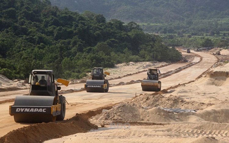 Hai gói thầu xây lắp thuộc Dự án Đường ven biển tỉnh Bình Định đoạn Cát Tiên - Diêm Vân đều có tỷ lệ giảm giá sau đấu thầu dưới 0,09%. Ảnh minh họa: NC st
