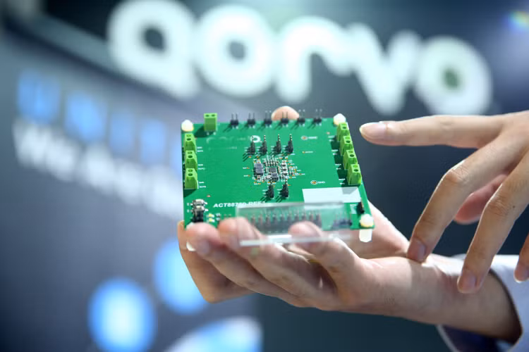 Thủ tục đầu tư đặc biệt được áp dụng đối với dự án thuộc lĩnh vực công nghiệp bán dẫn, công nghệ cao... tại các khu công nghiệp, khu chế xuất, khu công nghệ cao và khu kinh tế. Ảnh: Nhã Chi