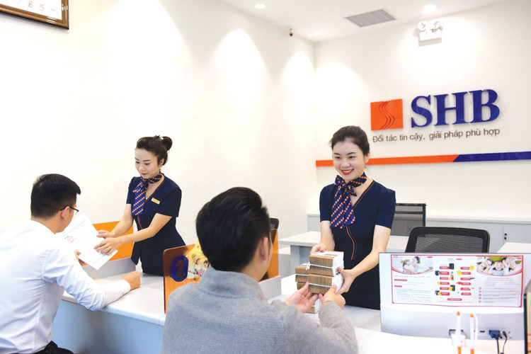 Năm 2025, chỉ tiêu định hướng tăng trưởng tín dụng ở mức 15% cũng có nghĩa là một lượng vốn tín dụng rất lớn, ước tính hơn 17 triệu tỷ đồng sẽ đổ vào nền kinh tế. Ảnh: Lê Tiên