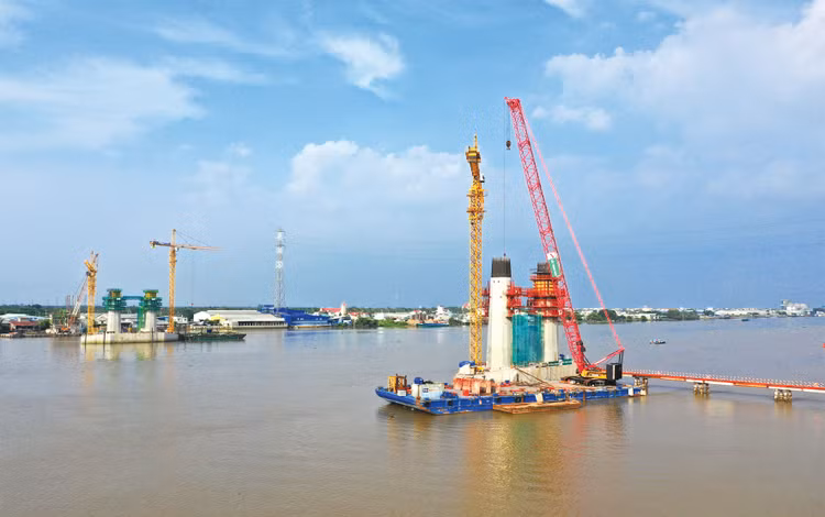 Ước giải ngân vốn đầu tư công từ đầu năm đến ngày 30/11/2024 là 438.852 tỷ đồng, đạt 54,4% tổng kế hoạch. Ảnh: Lê Tiên