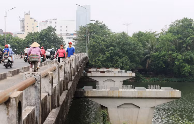 Gói thầu số 28 thuộc Dự án Chương trình phát triển các đô thị loại II (các đô thị xanh) - Dự án thành phần Thừa Thiên Huế ngưng trệ vì vướng mặt bằng. Ảnh: Hoàng Dũng