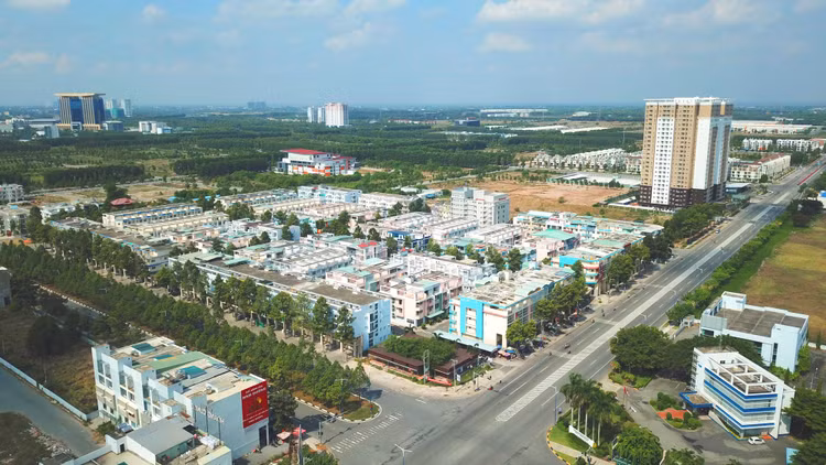 Dự thảo nghị định quy định chi tiết việc lựa chọn nhà đầu tư thực hiện dự án có sử dụng đất được kỳ vọng sẽ tháo gỡ vướng mắc thực tiễn, làm ấm thị trường bất động sản. Ảnh: Lê Tiên