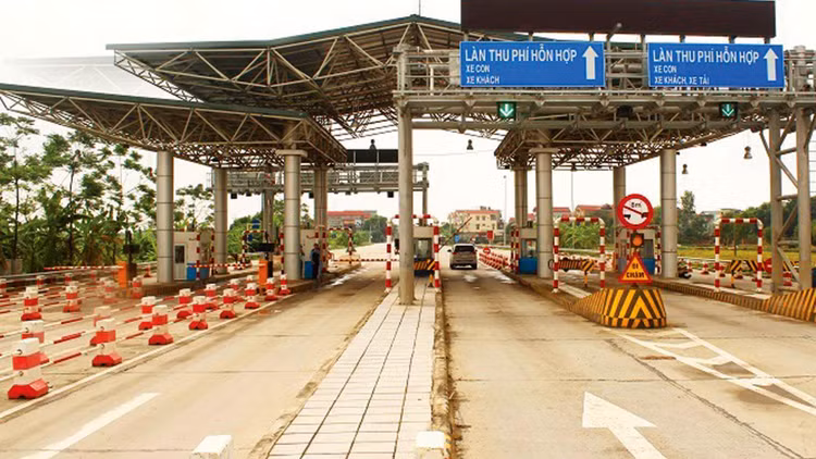 Lưu lượng xe qua trạm thu phí của Dự án BOT Quốc lộ 38 đoạn nối Quốc lộ 1 với Quốc lộ 5 chỉ đạt khoảng 60% so với phương án hoàn vốn đầu tư. Ảnh: Nhã Chi