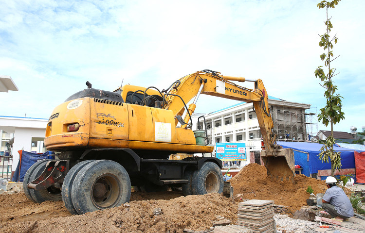 Gói thầu số 11 Thi công xây dựng thuộc Dự án Trường THCS Vĩnh Hòa yêu cầu 32 loại thiết bị thi công với số lượng 74 thiết bị. Ảnh minh họa: Tiên Giang