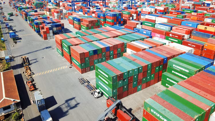 Nhiều nhà đầu tư nước ngoài cam kết rót vốn vào các thương vụ phát triển hạ tầng logistics với số vốn hàng tỷ USD. Ảnh: Lê Tiên