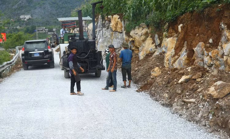 Dự án Đường giao thông kết nối các khu vực kinh tế trọng điểm thuộc vùng kinh tế động lực dọc trục Quốc lộ 279 và Quốc lộ 12, tỉnh Điện Biên dài khoảng 35,74 km, tổng mức đầu tư 1.300 tỷ đồng. Ảnh minh họa: Nhã Chi