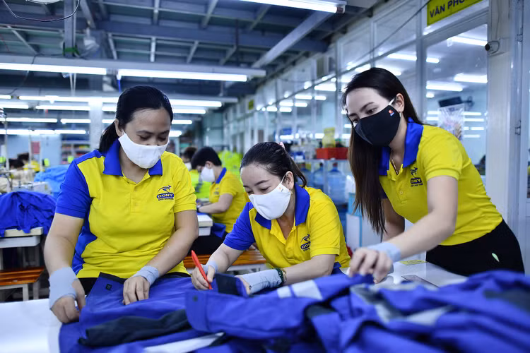 Lãnh đạo Chính phủ yêu cầu xây dựng các chính sách tạo đột phá huy động các nguồn lực xã hội, khai thác hiệu quả nguồn lực từ doanh nghiệp, phát triển mạnh doanh nghiệp tư nhân (phấn đấu khu vực này đóng góp khoảng 65 - 70% GDP). Ảnh: Song Lê