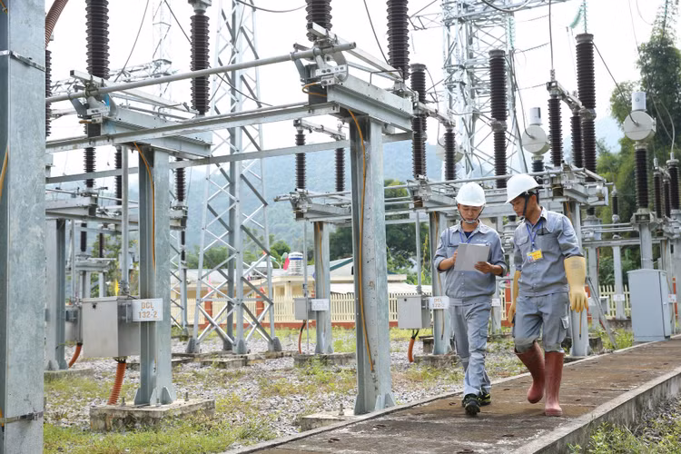 Theo Bộ Công Thương, các thông số đầu vào trong tính toán giá điện hiện nay có sự biến động khá lớn trong thời gian ngắn. Ảnh: Nhã Chi