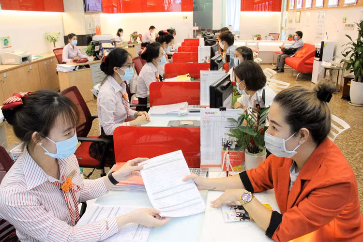 Đẩy mạnh cho vay tiêu dùng sẽ góp phần kích cầu tiêu dùng và hỗ trợ người dân trong bối cảnh khó khăn do dịch Covid-19. Ảnh: Song Lê