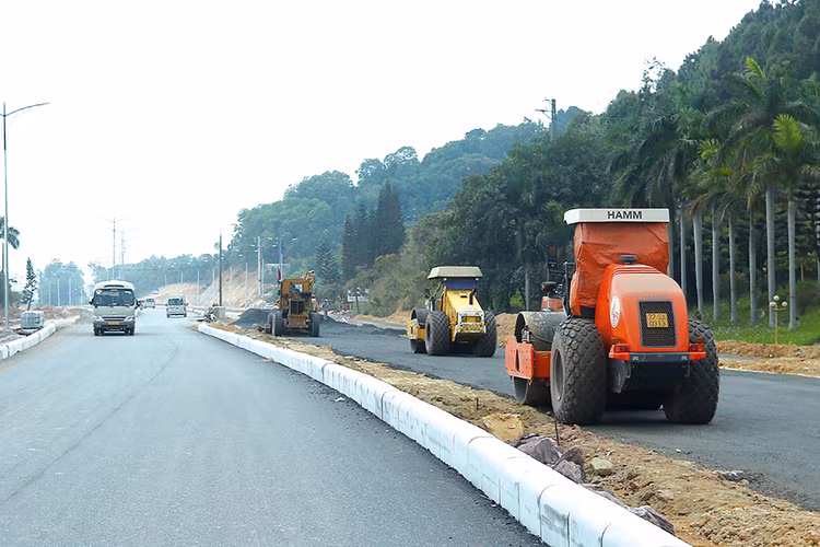 Công ty CP Vật tư Thiết bị và Xây dựng công trình 624 đang thi công nhiều gói thầu giao thông lớn trúng thầu cuối năm 2022. Ảnh minh họa: Nhã Chi
