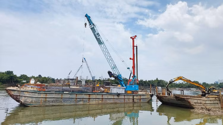 Khối lượng thực hiện trung bình của 5 gói thầu xây lắp thuộc Dự án Xây dựng đường trục trung tâm TP. Biên Hòa (Đồng Nai) mới đạt khoảng 13%. Ảnh: Như Nguyệt