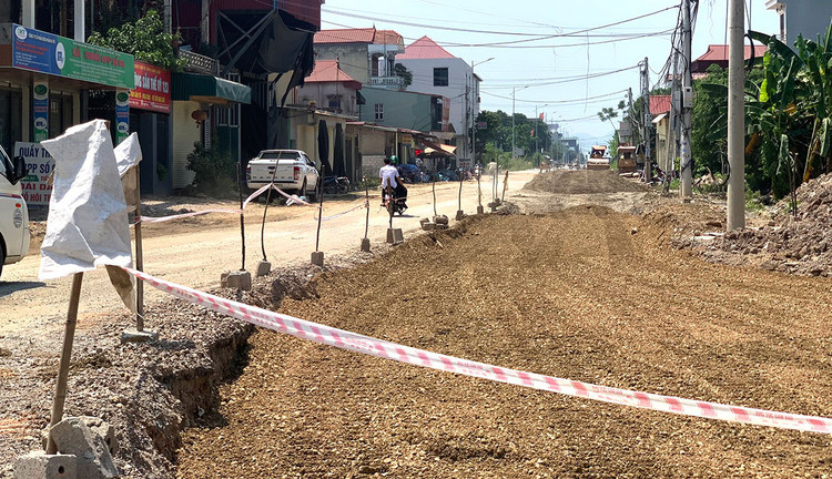 Gói thầu số 04 Thi công xây dựng thuộc Dự án Đầu tư nâng cấp, mở rộng đường liên xã Đạ R'sal - Đạ M'rông, huyện Đam Rông, tỉnh Lâm Đồng có giá 95 tỷ đồng. Ảnh minh họa: Tiên Giang