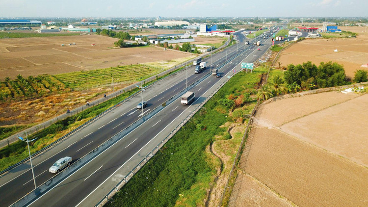 Theo dự kiến, đến năm 2025, cơ bản hoàn thành các tuyến đường bộ cao tốc Bắc - Nam phía Đông; đường Vành đai 3, Vành đai 4 khu vực động lực Hà Nội, TP.HCM… Ảnh: Lê Tiên