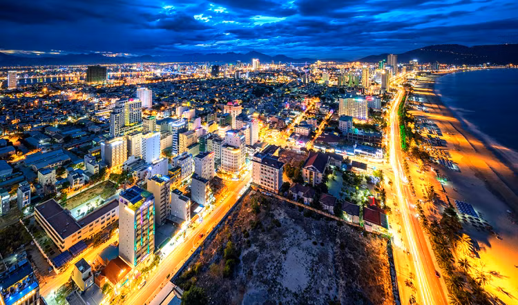 Những dự án hạ tầng giao thông trọng điểm sẽ mở cánh cửa phát triển cho khu vực miền Trung - Tây Nguyên. Ảnh: Lê Tiên