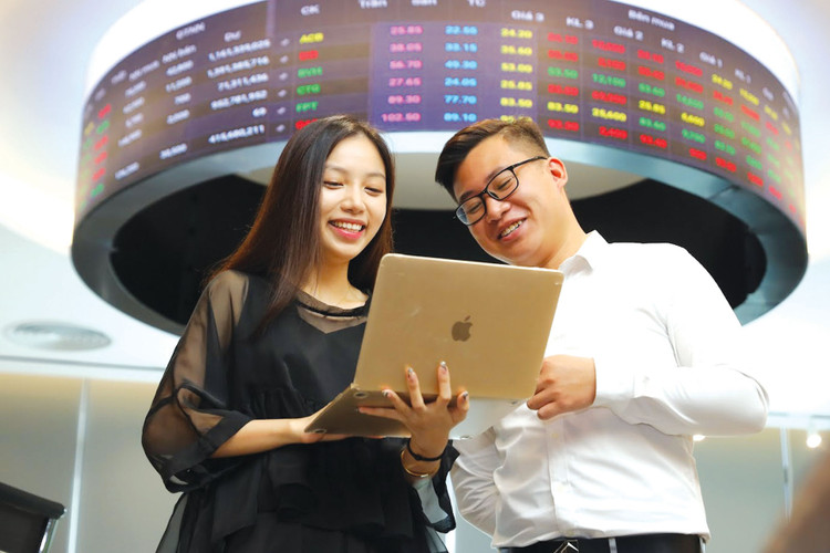 Điểm khác biệt của năm 2023 là ở chỗ TTCK Việt Nam rơi về mức định giá rẻ với P/E về quanh mức 10 lần. Ảnh: Nhã Chi