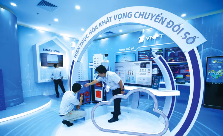 Chương trình hỗ trợ doanh nghiệp chuyển đổi số do Bộ Kế hoạch và Đầu tư phối hợp triển khai đã hỗ trợ cho hơn 100.000 doanh nghiệp Việt Nam các công cụ, giải pháp chuyển đổi số. Ảnh: Lê Tiên