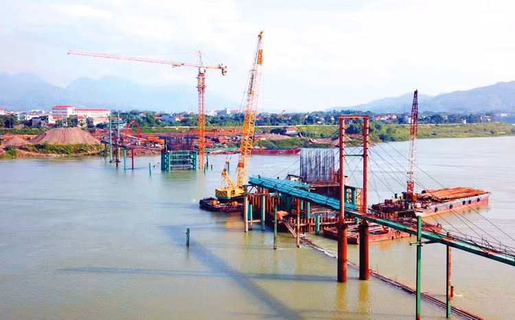 Quy định về chỉ định thầu tại Dự thảo Luật Đấu thầu (sửa đổi) vừa tạo cơ sở pháp lý cho việc thực hiện trong một số trường hợp thực sự cần thiết, cấp bách, vừa bảo đảm tính công khai, minh bạch, hiệu quả, chặt chẽ trong hoạt động đấu thầu. Ảnh: Lê Tiên