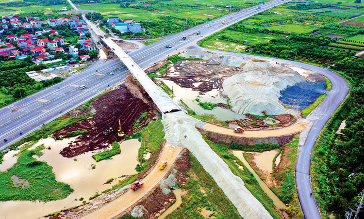 Những sửa đổi của Luật Đấu thầu, Luật Đầu tư công, Luật PPP sẽ tháo gỡ nhiều vướng mắc trong thực hiện dự án đầu tư công và thu hút thêm nhiều nhà đầu tư tham gia phát triển hạ tầng. Ảnh: Lê Tiên
