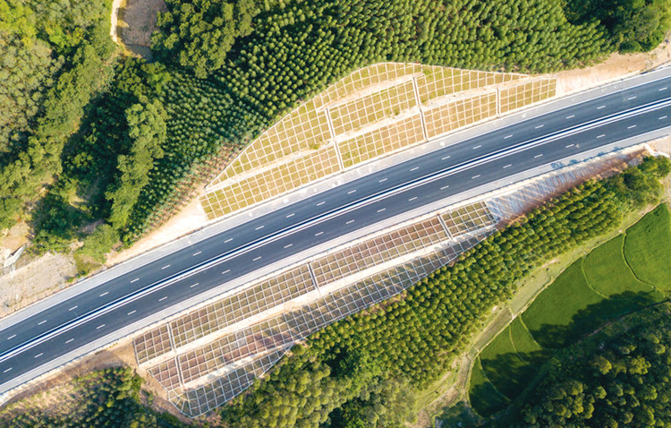 Tuyến cao tốc cửa khẩu Hữu Nghị - Chi Lăng có chiều dài khoảng 43 km, sơ bộ tổng mức đầu tư 10.620 tỷ đồng. Ảnh minh họa: Việt Minh