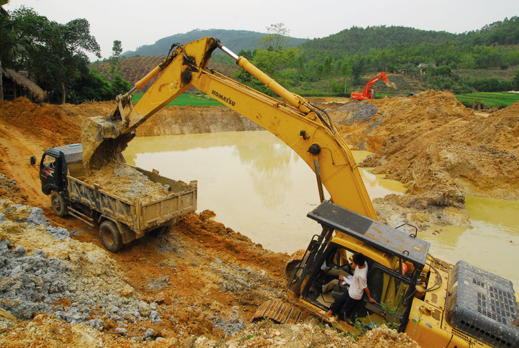 Gói thầu số 4 Thi công xây dựng thuộc Dự án Sửa chữa, nâng cấp hồ chứa nước Tư Nghĩa (tỉnh Lâm Đồng) phải đánh giá lại hồ sơ dự thầu. Ảnh minh họa: Tiên Giang