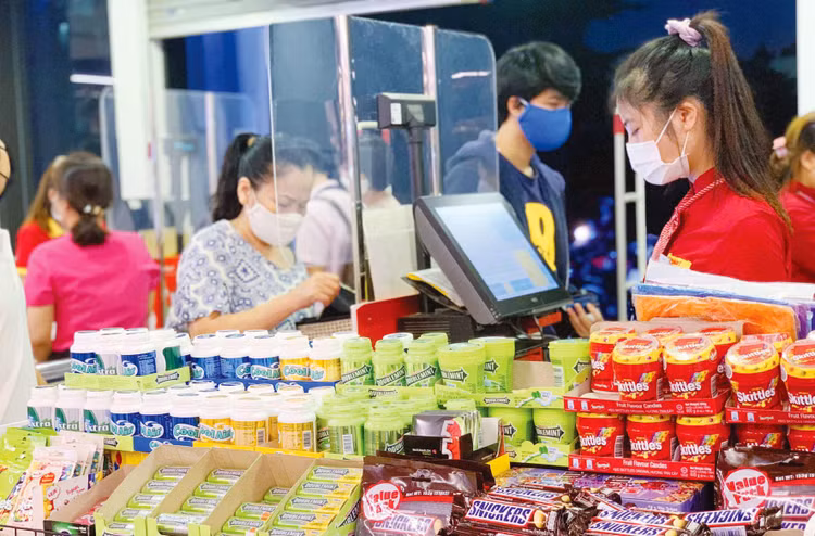 Áp lực lạm phát tăng cao khi nhu cầu trong nước phục hồi, cộng với sự gia tăng giá nguyên liệu đầu vào, chi phí logistics, nguy cơ gián đoạn nguồn cung từ Trung Quốc. Ảnh: Nhã Chi