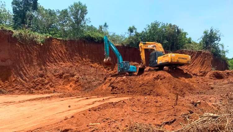 Quy hoạch tỉnh Đắk Nông giai đoạn 2021 - 2030, tầm nhìn đến 2050 đã xác định 112 mỏ đất san lấp với diện tích 1.053,57 ha, tổng trữ lượng trên 79 triệu m3. Ảnh: Lê Phước