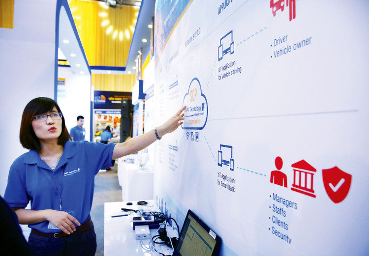 Mục tiêu của Chương trình đầu tư công về xây dựng hạ tầng số
giai đoạn 2021 - 2025 là đến năm 2025 kinh tế số chiếm 20% GDP. Ảnh: Lê Tiên