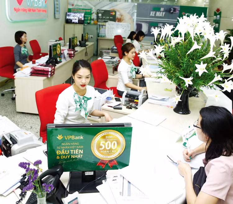 Lãi suất huy động tại nhiều ngân hàng có xu hướng tăng trở lại từ đầu tháng 3 với mức tăng từ 0,2 - 0,4 điểm phần trăm ở các kỳ hạn. Ảnh: Lê Tiên